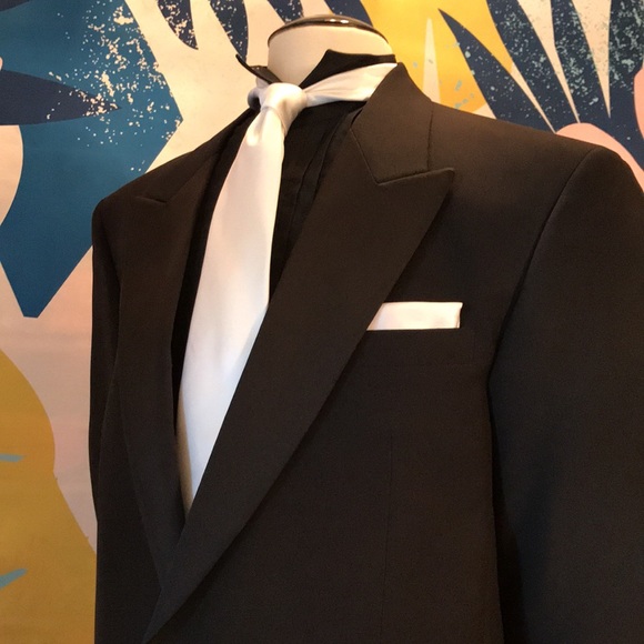 Adolfo Tuxedo Coat - Picture 17 of 17